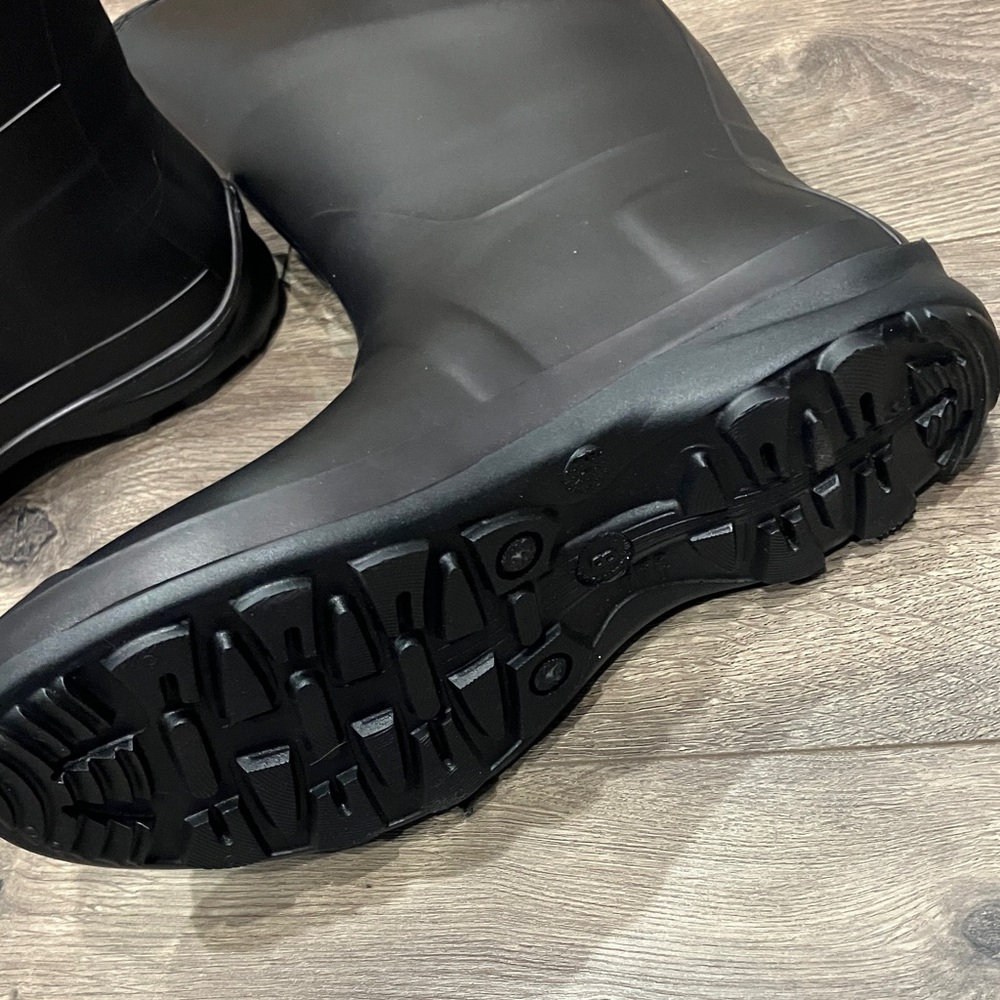 New in Box, Kamik Sleek Black Waterproof Boots, size 8 - Picture 6 of 11